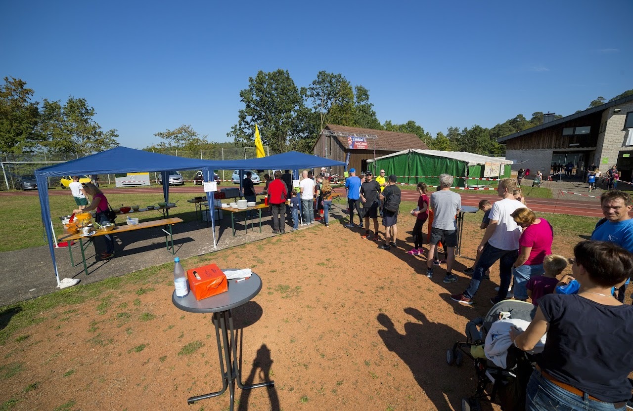 Bild vom 9. Benefizlauf im Jahr 2016. Dies ist das 93. Bild.